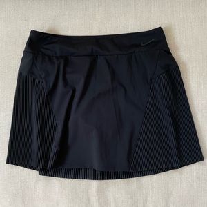 NIKE • tennis skort • size small